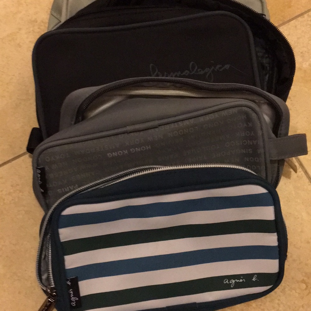Agnis b pouches